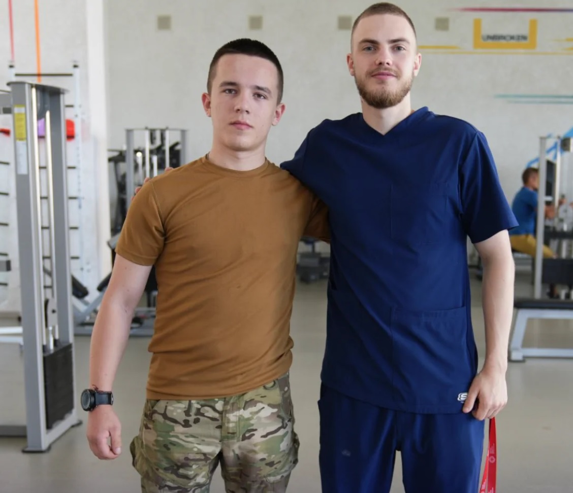 20-річному військовому з Житомира, який втратив руку під час Курської операції, встановили біонічний протез